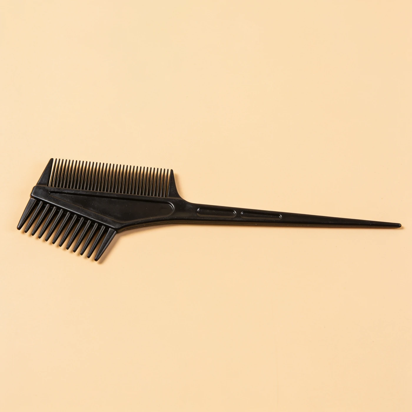 Tail Line Sectioning Comb — matte black polypropylene; fine-tooth straight head and long pointed plastic tail